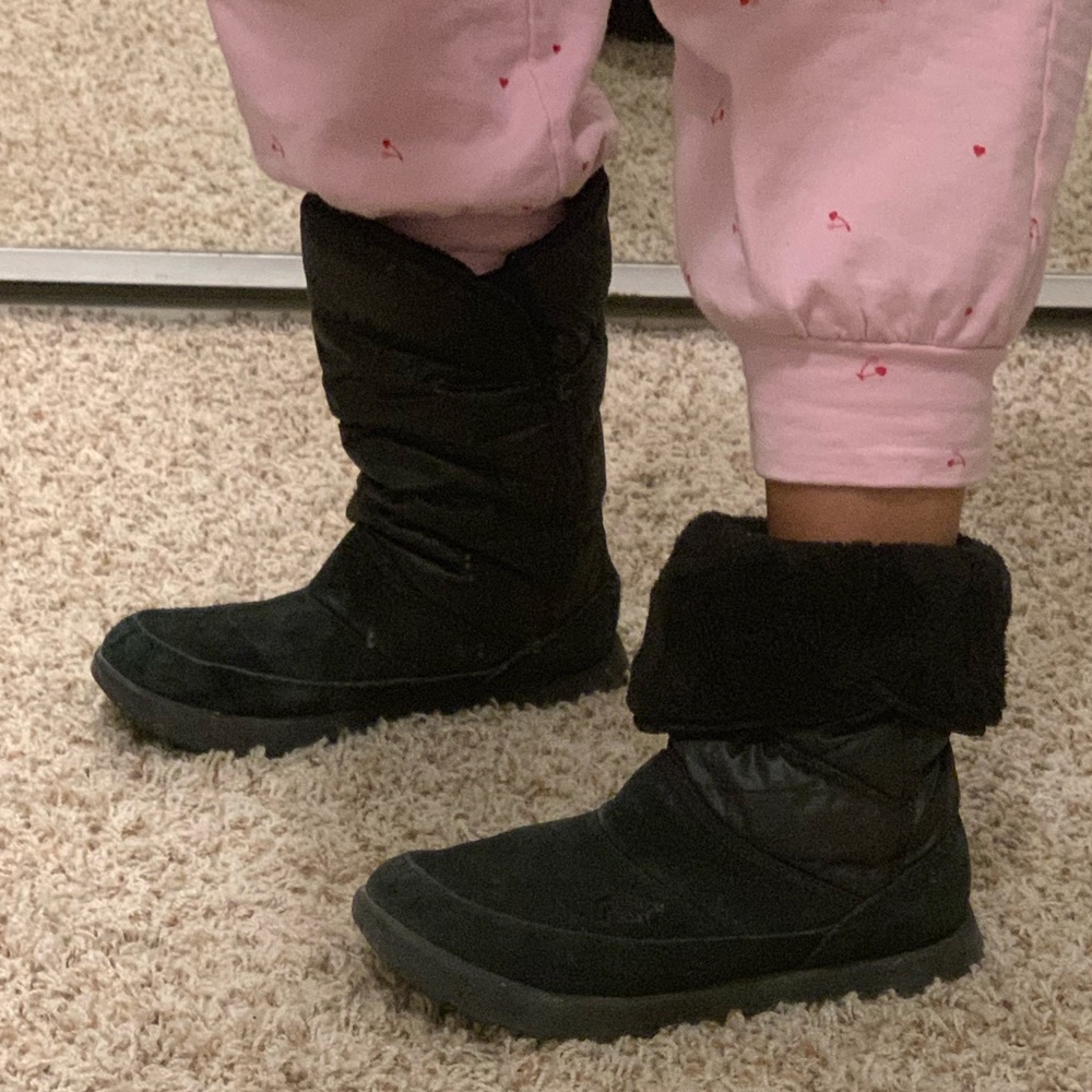 Size 8 North Face boots